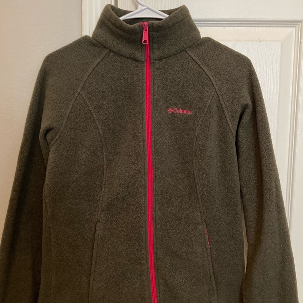 Green and pink trimmed Columbia fleece